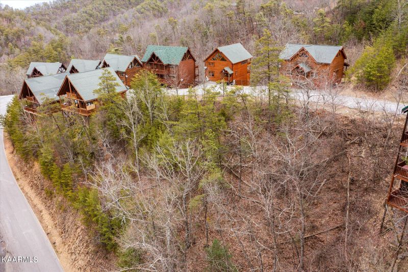 1033 Black Bear Cub Way, Sevierville, TN 37862