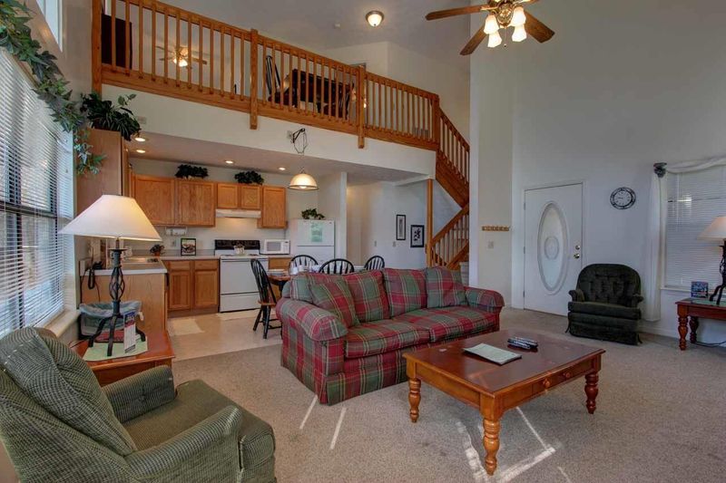 1033 Fox Tail Tr, Gatlinburg, TN 37738