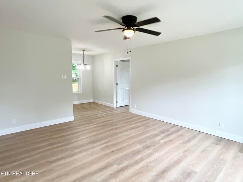 1033 Ruskin Dr, Knoxville, TN 37923