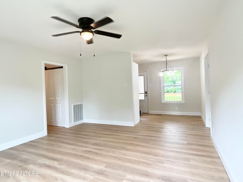 1033 Ruskin Dr, Knoxville, TN 37923
