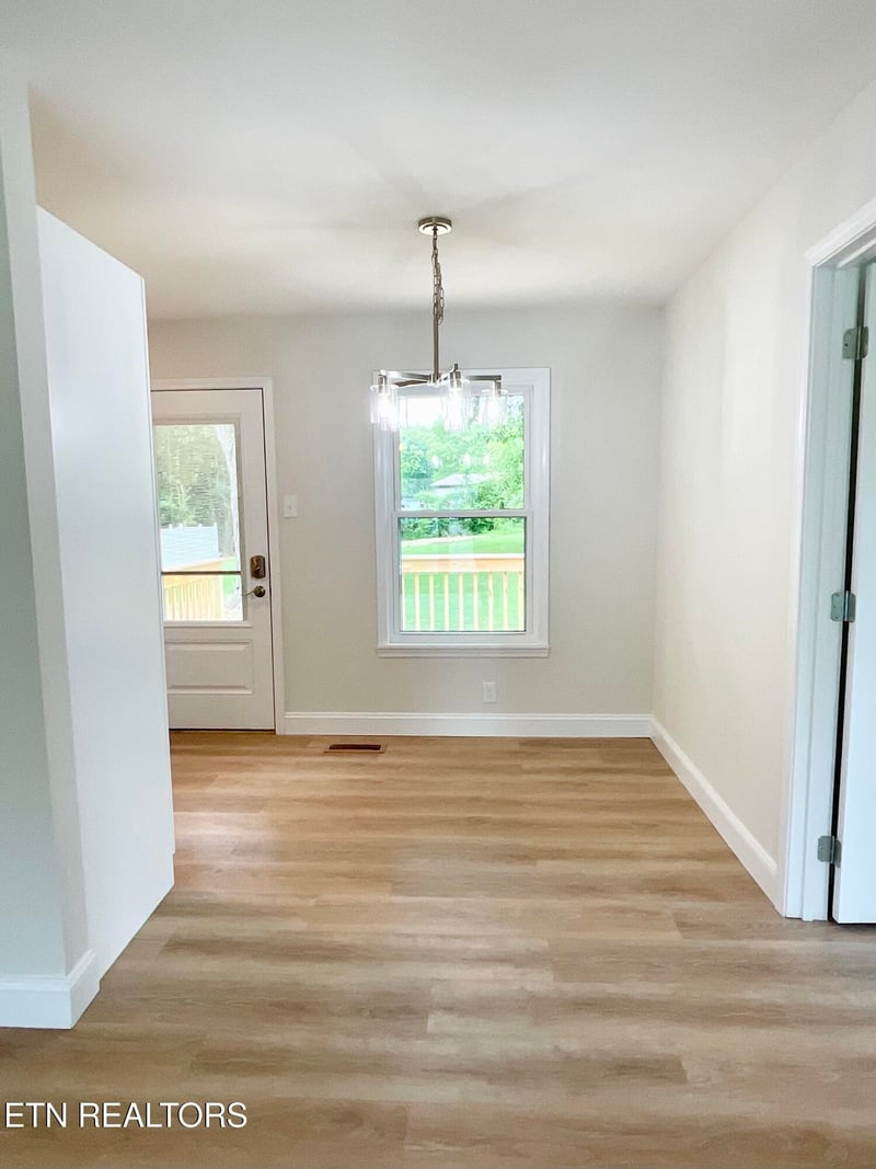 1033 Ruskin Dr, Knoxville, TN 37923