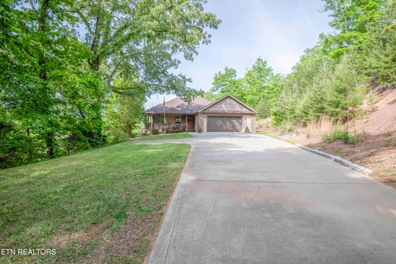 1033 Shell Mountain Rd, Sevierville, TN 37876
