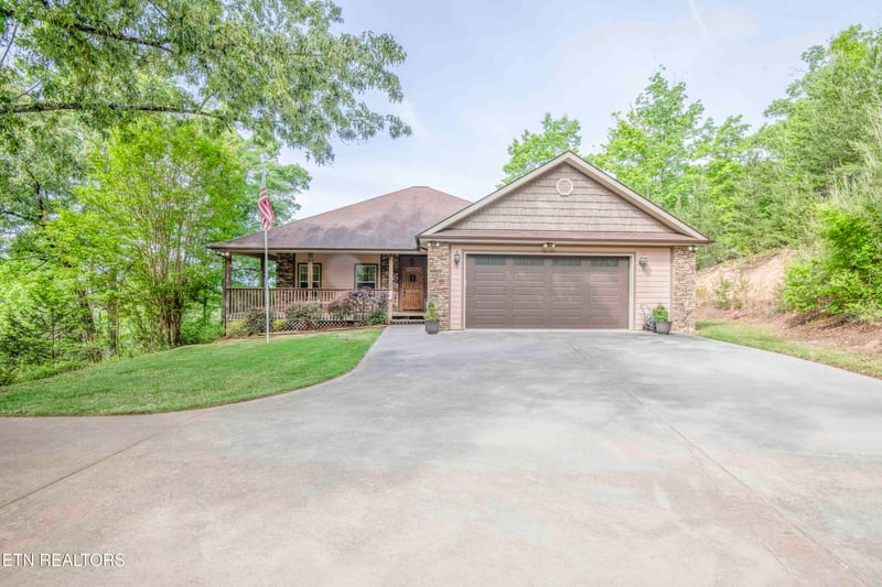 1033 Shell Mountain Rd, Sevierville, TN 37876