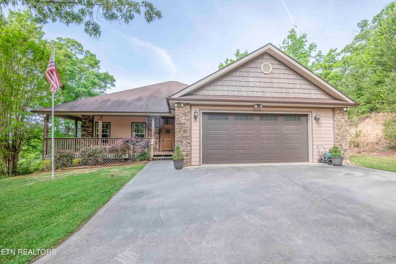 1033 Shell Mountain Rd, Sevierville, TN 37876