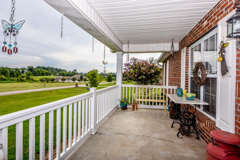 1034 Lola Ln, Walland, TN 37886