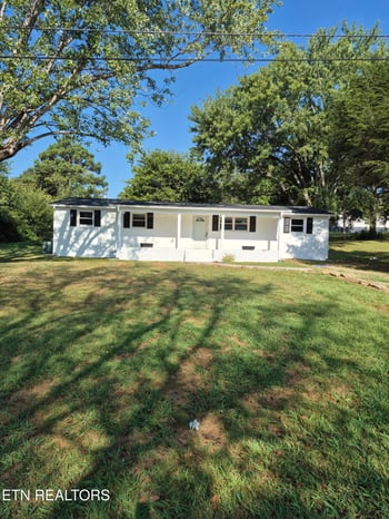1034 Monroe Cir, Madisonville, TN 37354