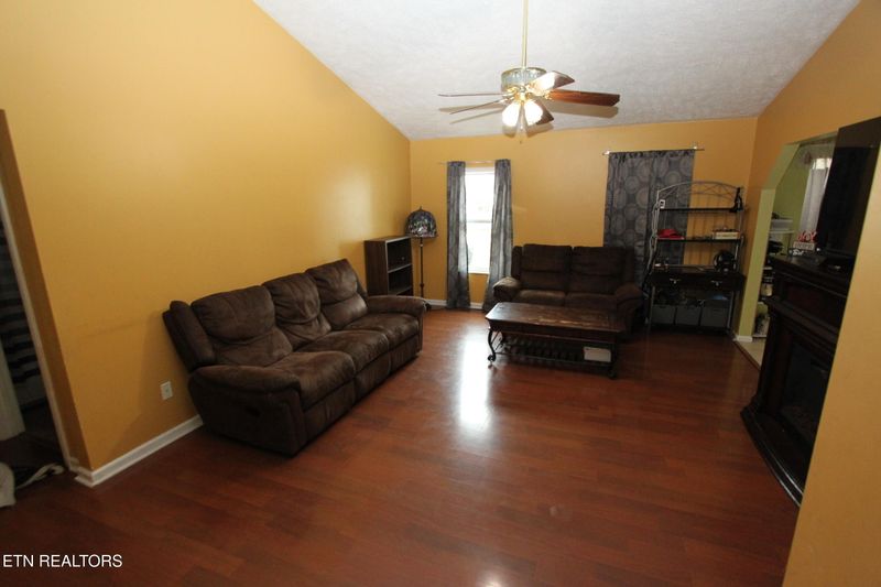 1034 Towns View Dr, Seymour, TN 37865