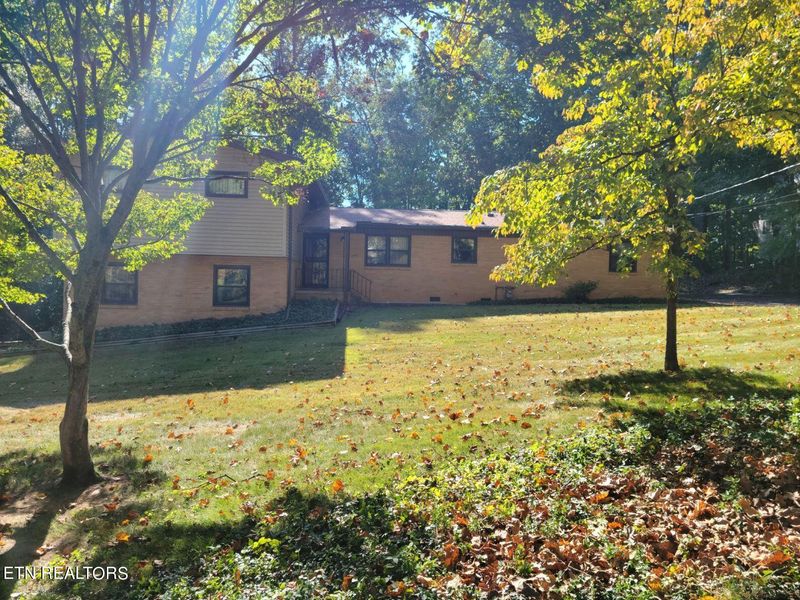 1034 W Outer Dr, Oak Ridge, TN 37830