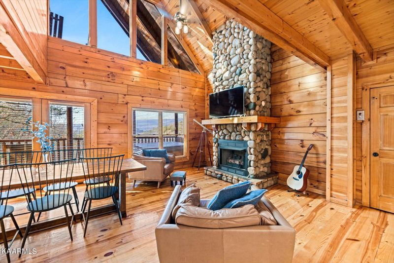 1035 Black Bear Cub Way, Sevierville, TN 37862
