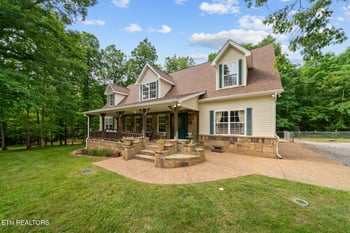1035 Gray Eagle Dr, Crossville, TN 38572