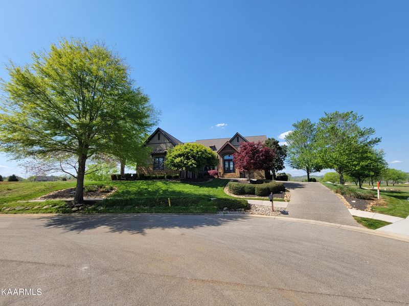 1035 Old Barn Ln, Loudon, TN 37774