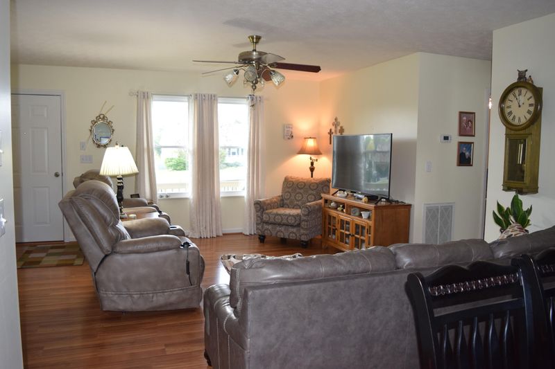1035 Towns View Dr, Seymour, TN 37865