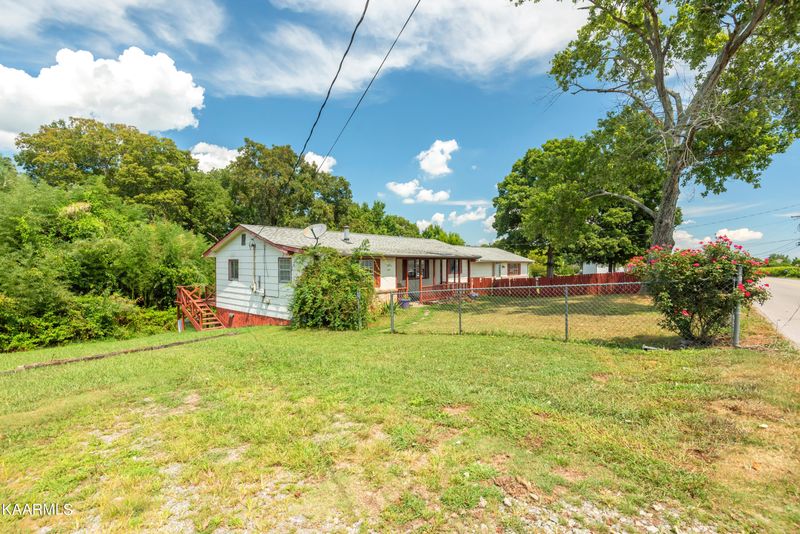 1036 Carding Machine Rd, Loudon, TN 37774