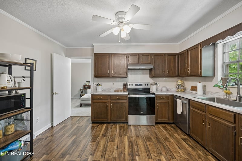 1036 Forest Heights Cir, Lenoir City, TN 37772