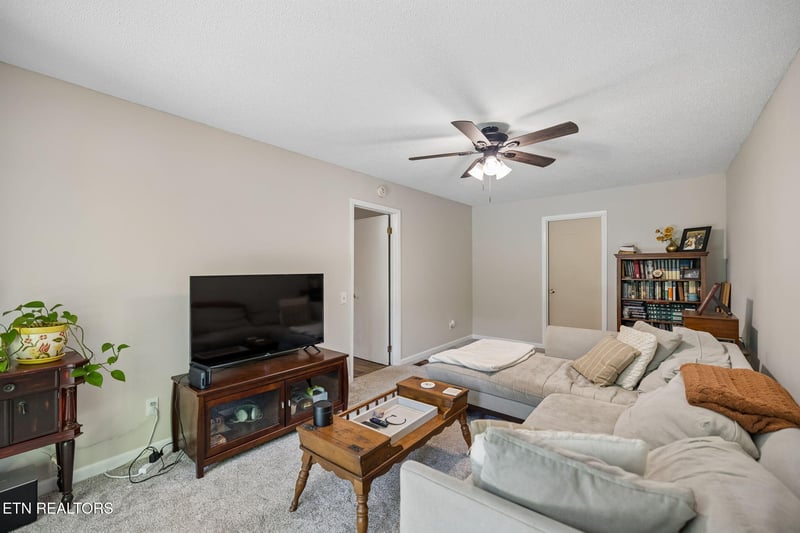 1036 Forest Heights Cir, Lenoir City, TN 37772