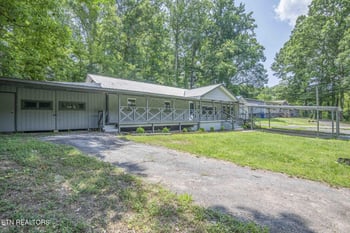 1037 Foust Carney Rd, Powell, TN 37849