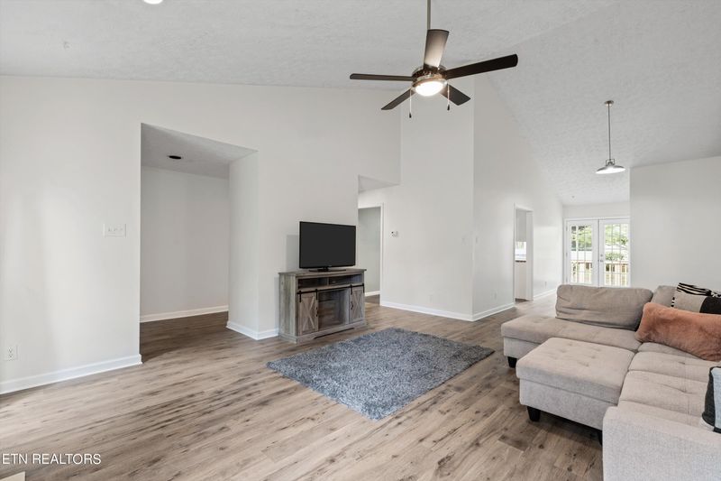 1037 Harrogate Dr, Knoxville, TN 37923