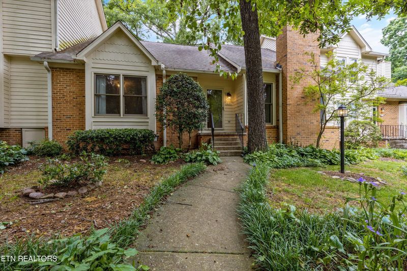 1037 Harrogate Dr, Knoxville, TN 37923