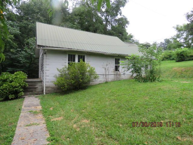 1037 Towe String Rd, Jacksboro, TN 37757