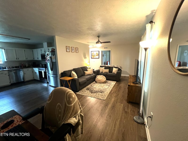 1038 Glades Rd, Sunbright, TN 37872