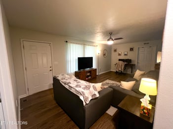 1038 Glades Rd, Sunbright, TN 37872