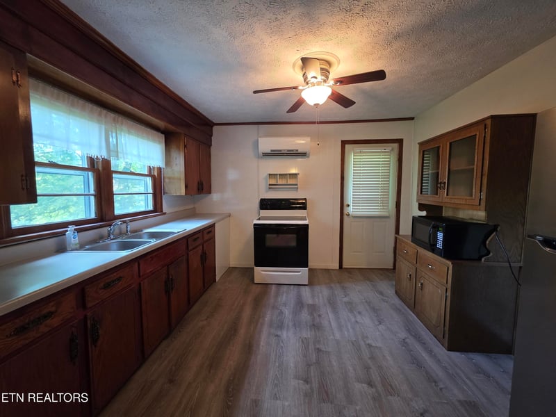 1038 Johnson Rd, Seymour, TN 37865