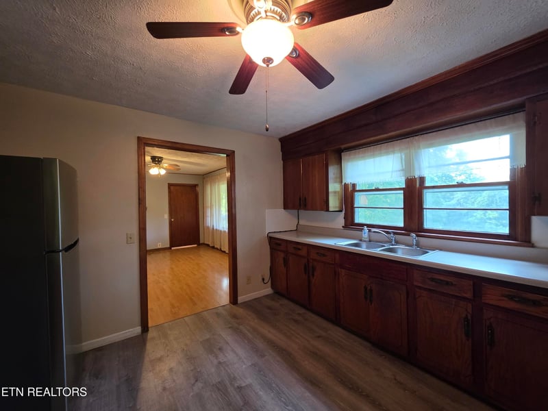 1038 Johnson Rd, Seymour, TN 37865