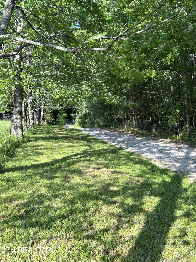 1038 Newton Ln, Crossville, TN 38572