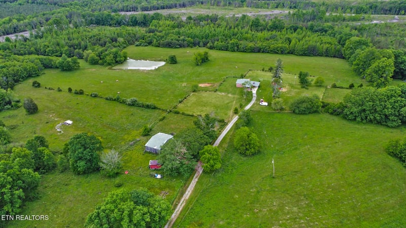 1038 Newton Ln, Crossville, TN 38572