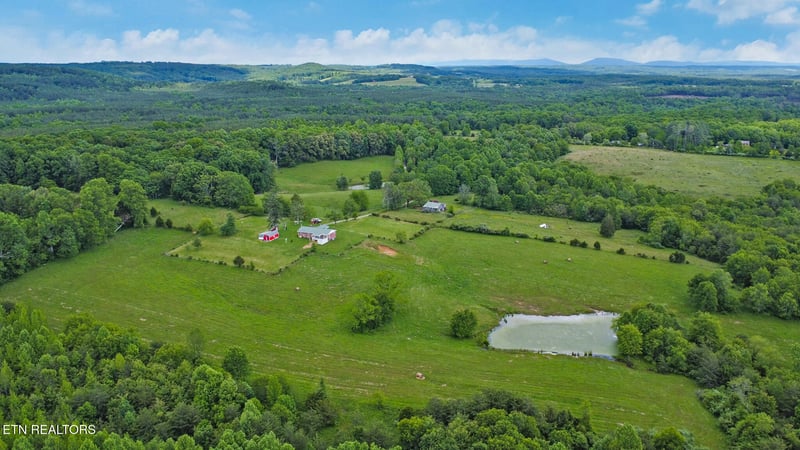 1038 Newton Ln, Crossville, TN 38572