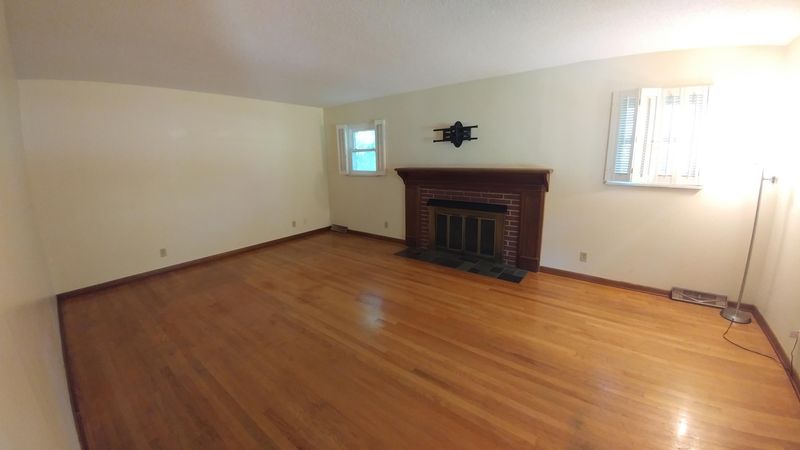 1038 W Outer Dr, Oak Ridge, TN 37830