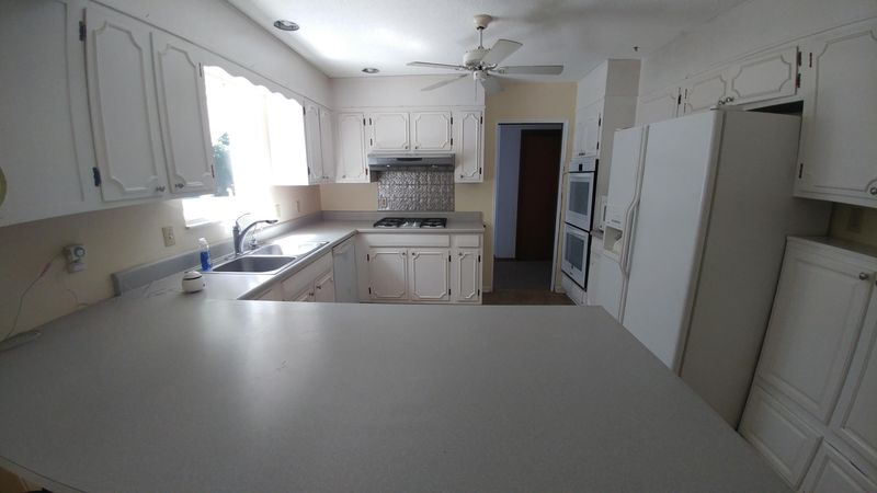 1038 W Outer Dr, Oak Ridge, TN 37830