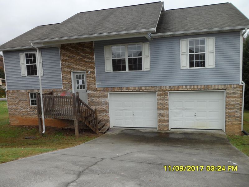 1039 Berry Trail Dr, Sevierville, TN 37862