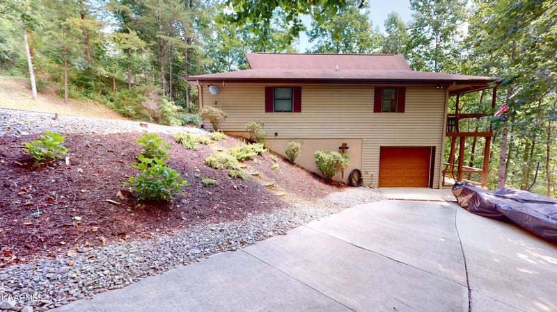 1039 Big Creek Rd, Lafollette, TN 37766