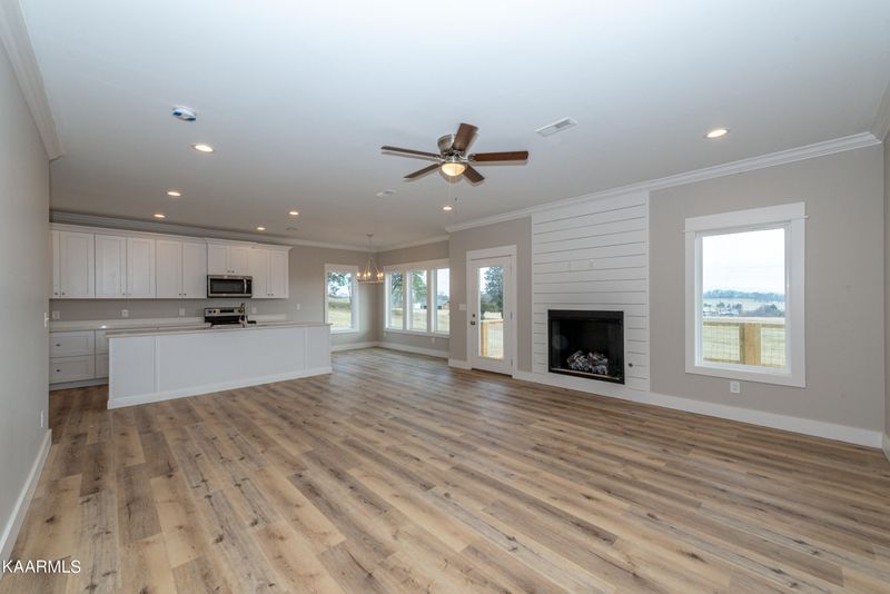 1039 Kirk Rd, Greenback, TN 37742