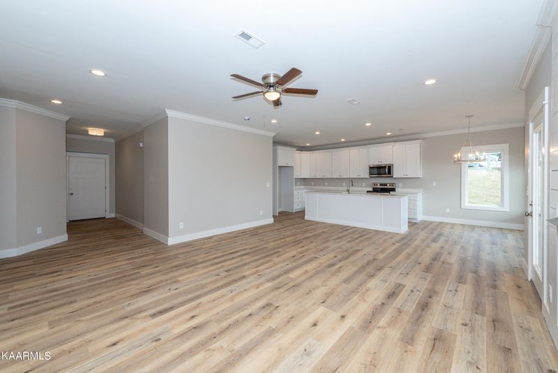 1039 Kirk Rd, Greenback, TN 37742