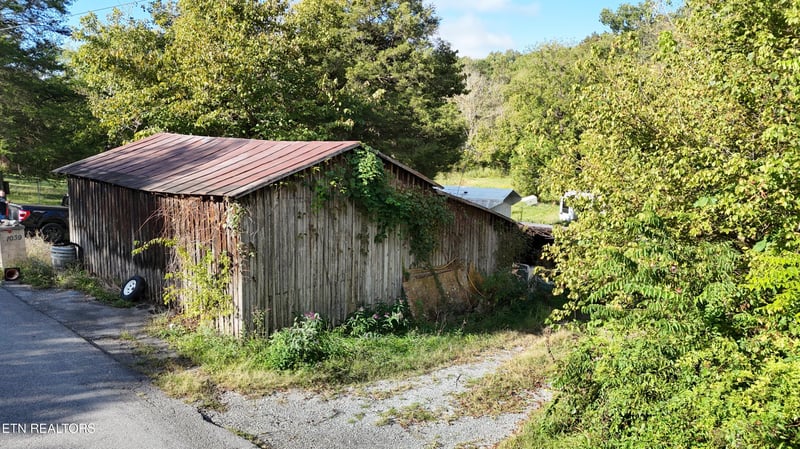 1039 Millican Grove Rd, Sevierville, TN 37876