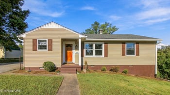 104 Alger Rd, Oak Ridge, TN 37830