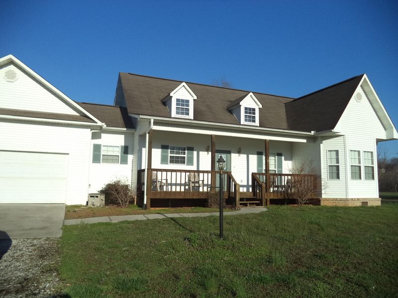 104 Allison Dr, Harriman, TN 37748