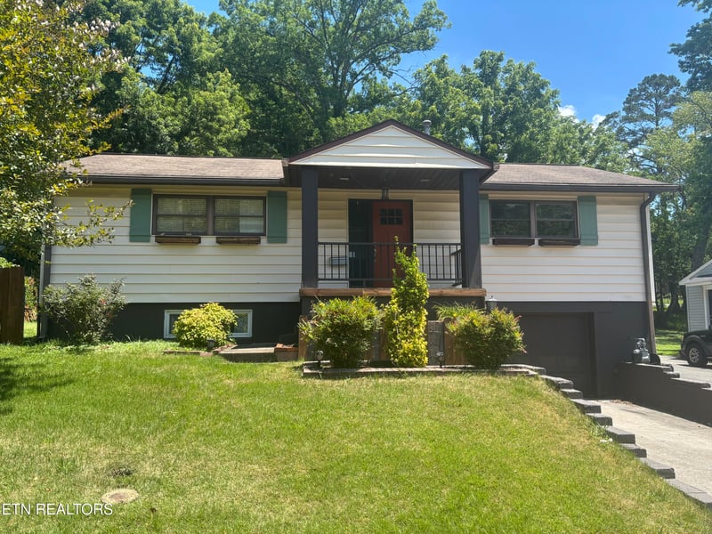 104 Ashland Ln, Oak Ridge, TN 37830