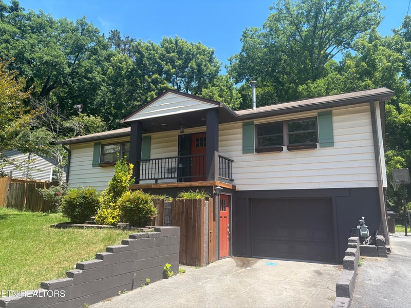 104 Ashland Ln, Oak Ridge, TN 37830