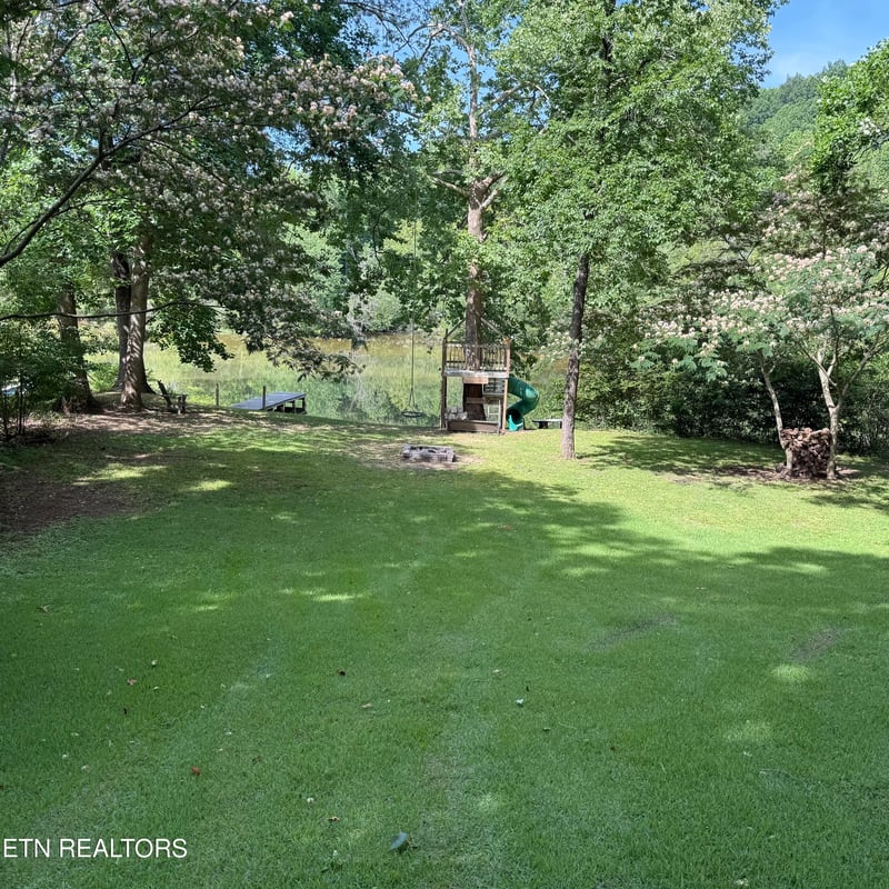 104 Azalea Cir, Harriman, TN 37748