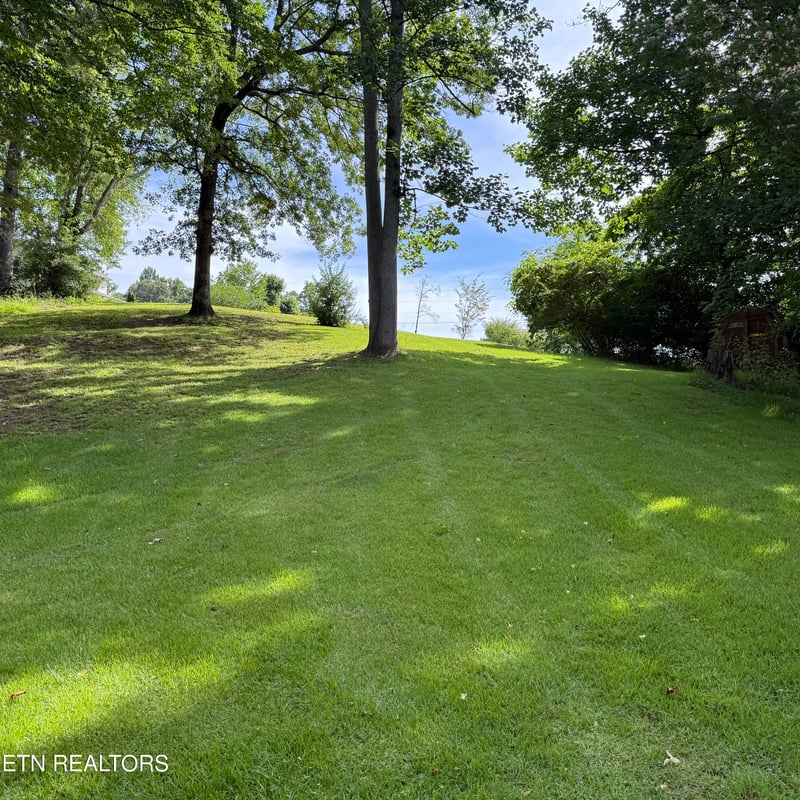 104 Azalea Cir, Harriman, TN 37748