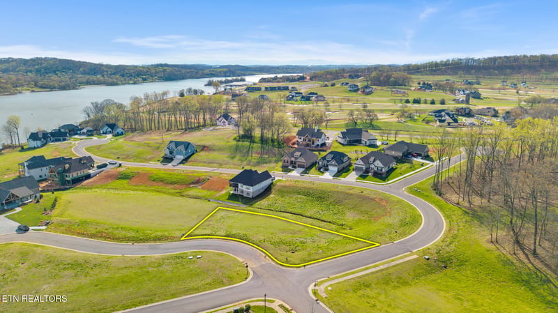 104 Azalea Ln, Loudon, TN 37774