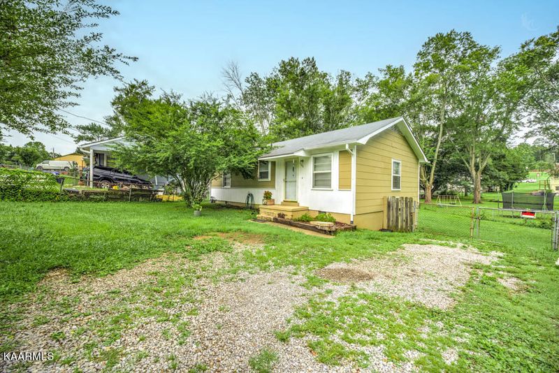 104 Briar Rd, Oak Ridge, TN 37830