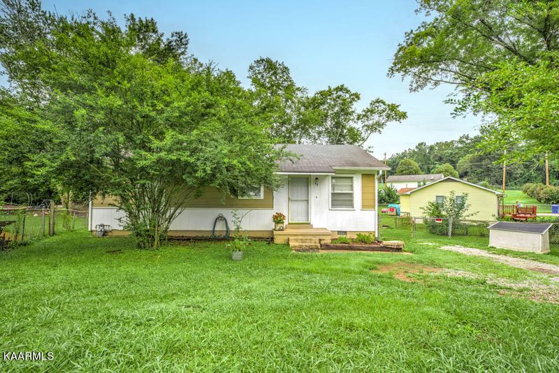104 Briar Rd, Oak Ridge, TN 37830