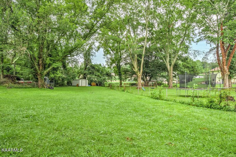 104 Briar Rd, Oak Ridge, TN 37830