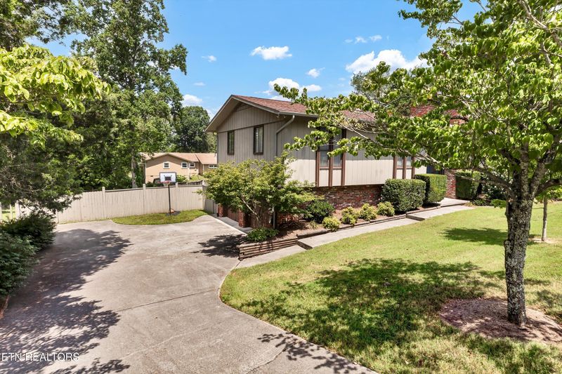 104 Carson Ln, Oak Ridge, TN 37830