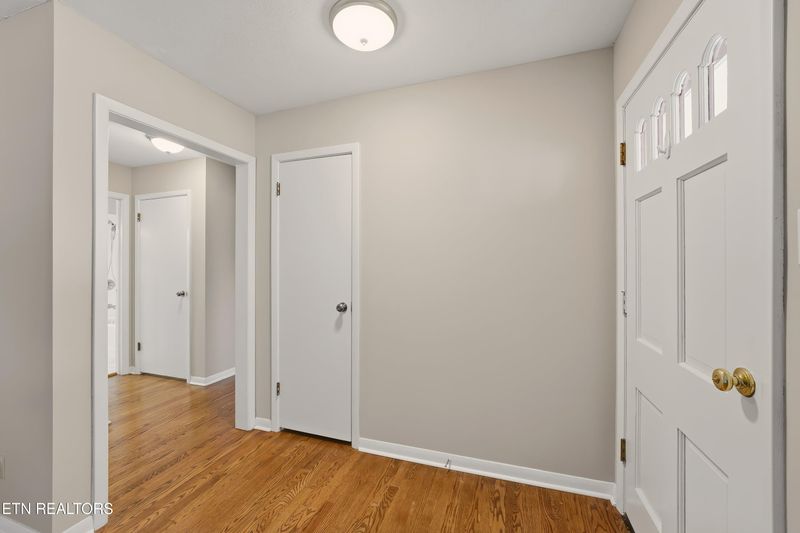 104 Case Ln, Oak Ridge, TN 37830