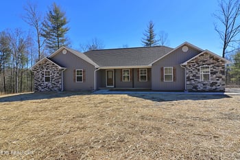 104 Cason Ln, Oneida, TN 37841